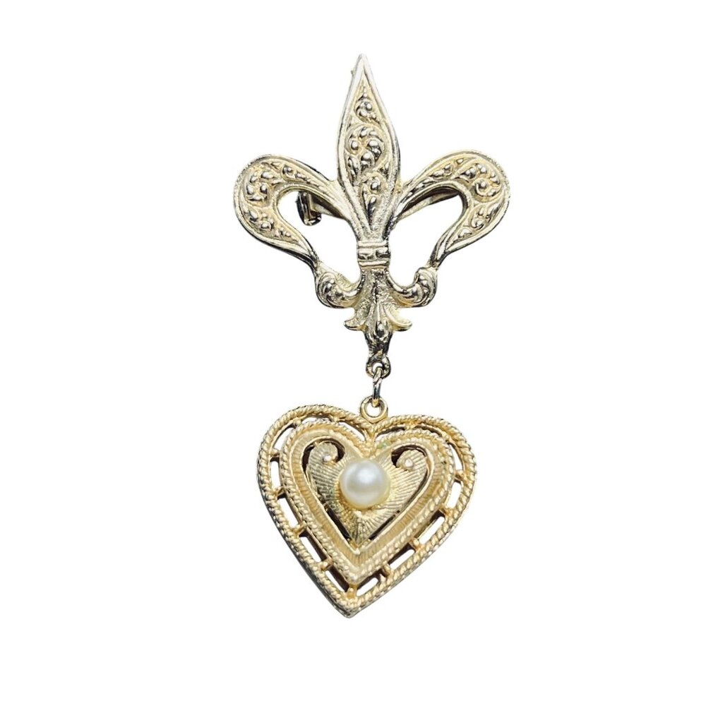 Vintage Gold Tone Fleur De Lis Brooch W/ Dangling Faux Pearl Heart Charm (5751)